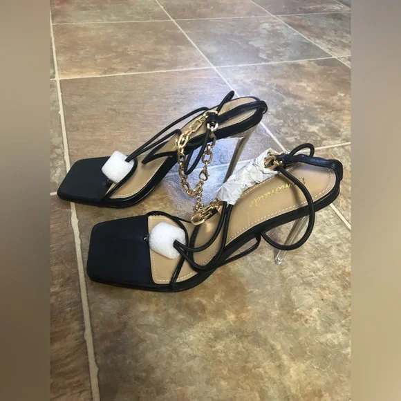 CUTE AND SEXY STRAPPY HEELS BY LEMONADE COLOR: BLACK SIZE: 8.5 - Picture 5 of 6